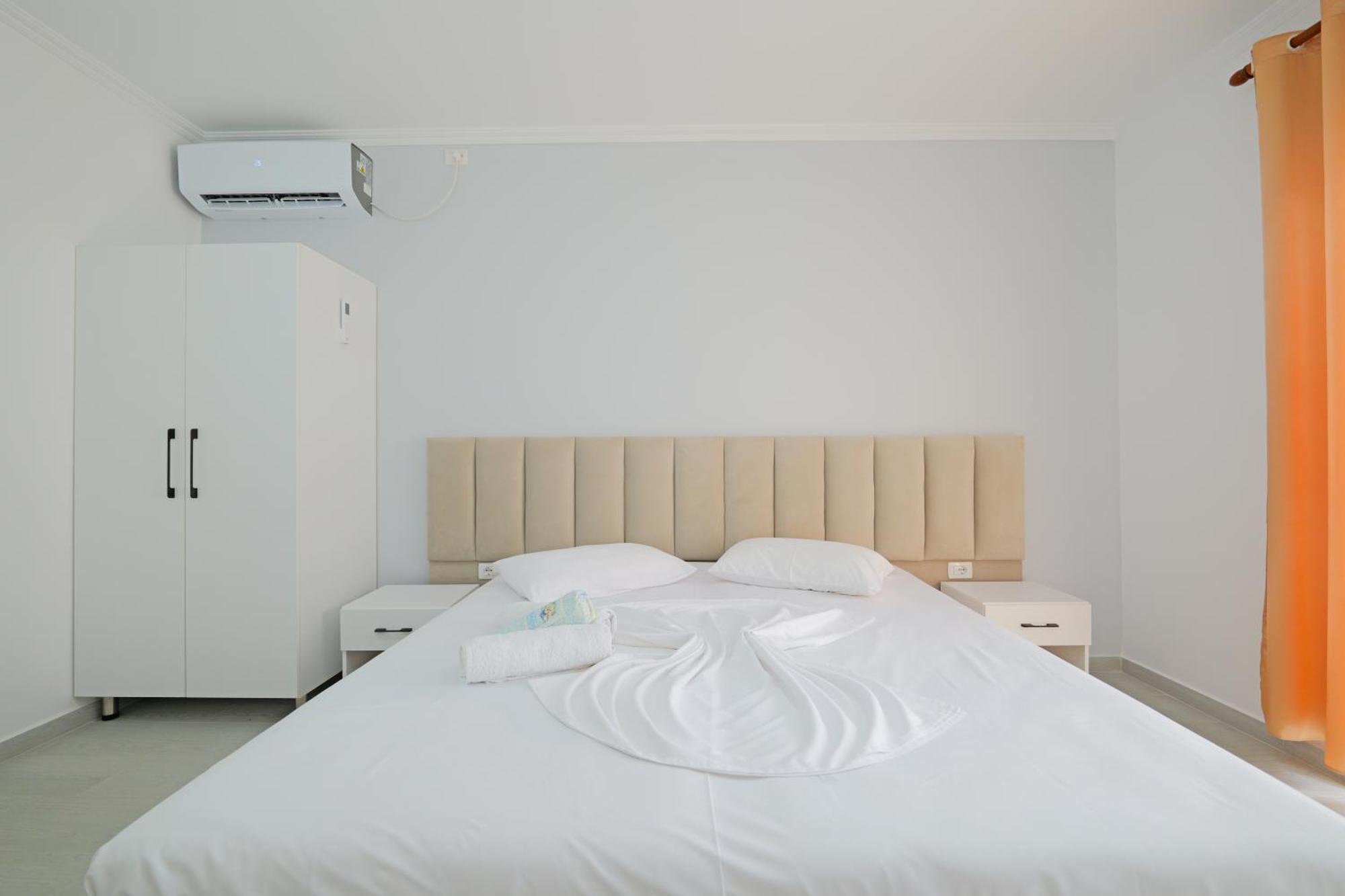 Vila Marina Apartments Саранда Екстер'єр фото